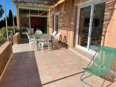 a patio with a table and chairs on a house at La Villa Tanamera, très jolie maison piscine, à 2 pas du centre-ville in Bédoin