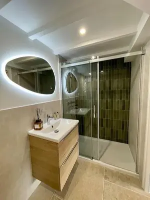 a bathroom with a sink and a shower at Magnifique appartement + terrasse au cœur d’Aix in Aix-en-Provence