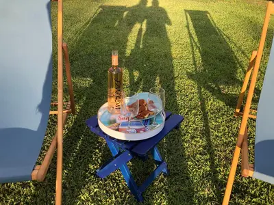 a gazebo with chairs and an umbrella in a yard at Halte Vintage. A l’ombre du saule. in Carpentras