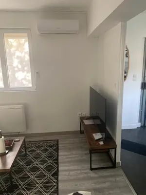 a living room with a tv and a table at SPA jardin privé T3 indépendant dans Villa in Morières-lès-Avignon