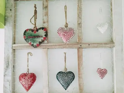 a group of hearts hanging on a shelf at Maisonnette en campagne au calme in Carpentras