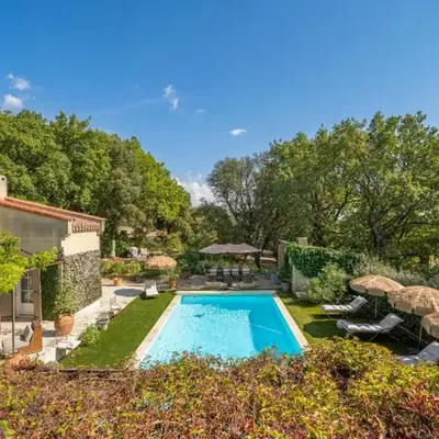 Provencal bastide with heated pool near Alpilles and Luberon
