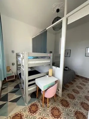 a room with a bunk bed with a table and a desk at Le l'islois- Park&Piscine in LʼIsle-sur-la-Sorgue