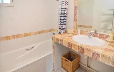 a bathroom with a sink and a bath tub at Amazing Home In Saint Remy De Provence in Saint-Rémy-de-Provence