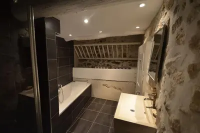 a bathroom with a bath tub and a sink at La maison d'Anthonie, Roussillon in Roussillon