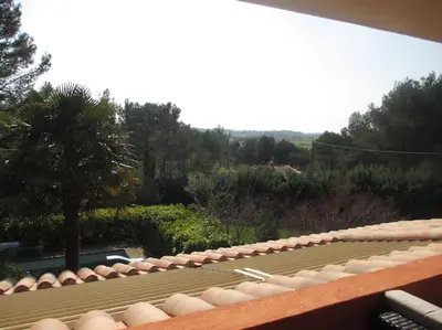 a tennis court sitting on top of a roof at appartement T3 dans propriété de 5000m2 avec piscine in Venelles