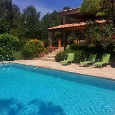 appartement T3 dans propriété de 5000m2 avec piscine