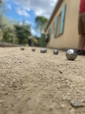 a group of balls sitting on the ground at La villa Li Grihet in Beaumont-de-Pertuis