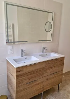 a bathroom with a sink and a mirror at Appartement de caractère - CARPENTRAS - Rendez-vous en Provence in Carpentras