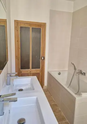 a white bathroom with a tub and a sink at Appartement de caractère - CARPENTRAS - Rendez-vous en Provence in Carpentras