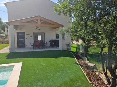 a house with a swimming pool and a yard at Maison en Provence avec piscine in Sainte-Tulle