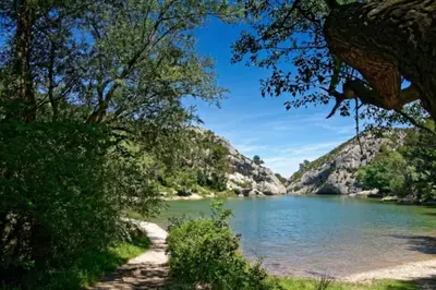 a path next to a river with trees at Détours en Provence - Lavande 3* in Châteaurenard