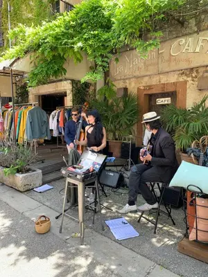 a group of people playing music in front of a store at Maison de charme à Lourmarin in Lourmarin