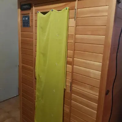 a wooden closet with a green curtain on it at Chambre dans Petit havre de paix avec piscine chauffée au coeur du Luberon in Gargas