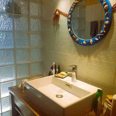 a bathroom with a white sink and a mirror at Chambre dans Petit havre de paix avec piscine chauffée au coeur du Luberon in Gargas