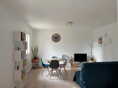 a white living room with a table and chairs at Gîte PITCHOU au pied du VENTOUX in Flassan