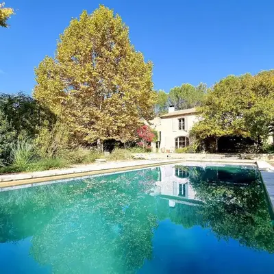 Villa élégante à Lambesc avec spa