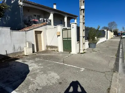 a house with a gate and a street at Appartement cosy avec cour privée & terrasse Calme idéal couples familles in Cavaillon