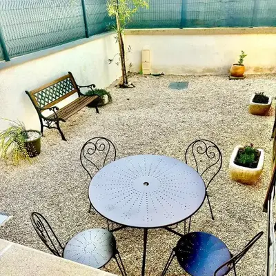 Appartement cosy avec cour privée & terrasse Calme idéal couples familles