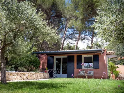 a tiny house with a porch and a yard at la chamade grande chambre B&B indépendante in Ventabren