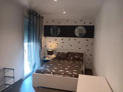 a bedroom with a bed and a wall with birds on it at MIRANEO in Miramas