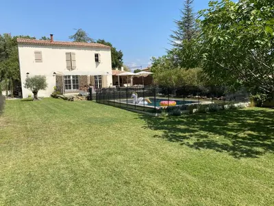 a yard with a house and a swimming pool at Le bon Vivre in Aix-en-Provence