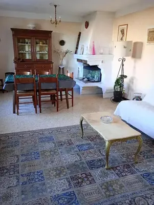 a bedroom with a bed and a table and a dining room at Appartement charmant à Aix-en-Provence - 48m² - Balcon privé in Aix-en-Provence