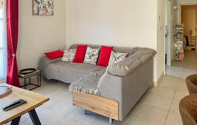a living room with a couch and a table at Awesome Home In Saint-Rémy-De-Provence in Saint-Rémy-de-Provence