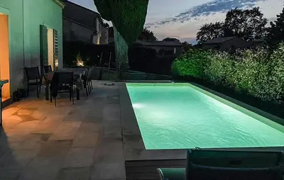 a swimming pool in a backyard with a table and chairs at Awesome Home In Saint-Rémy-De-Provence in Saint-Rémy-de-Provence