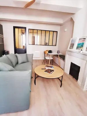 a living room with a couch and a table at Confortable et cosy appartement en centre-ville in Aix-en-Provence