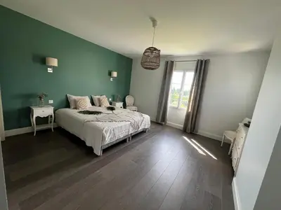 a bedroom with a bed and a green wall at Mas Provençale entre Avignon et St Remy de Provence in Noves