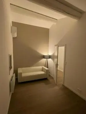 a room with a couch and a lamp and a door at Villa luxueuse à Ménerbes + piscine in Ménerbes
