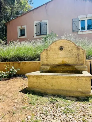 an old stone bench in front of a building at Villa Mireyos in Rognes