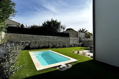 a swimming pool in the middle of a yard at Chez Céline - Belle maison climatisée piscine in Carpentras