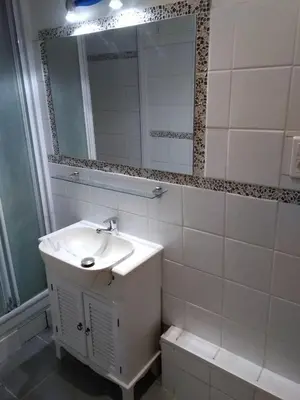 a white bathroom with a sink and a mirror at Appartement 2 pieces centre ville in Salon-de-Provence