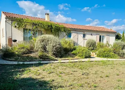 a house with ivy growing on the side of it at La villa Louca in Saint-Saturnin-les-Apt