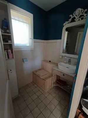 a bathroom with a sink and a mirror at Villa Reillanne Luberon in Reillanne