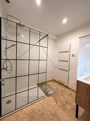 a bathroom with a glass shower and a sink at Maison : L'Appart des Anges 10 personnes in Althen-des-Paluds