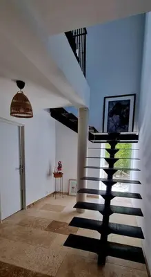 a spiral staircase in a white room with a ceiling at Maison : L'Appart des Anges 10 personnes in Althen-des-Paluds