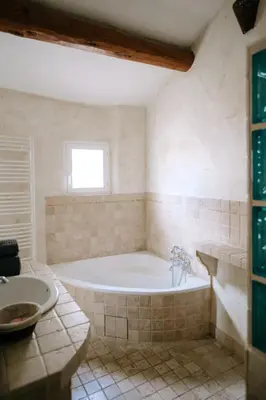 a large bathroom with a tub and a sink at Charming Village House in the Heart of Isle-sur-la-Sorgue in LʼIsle-sur-la-Sorgue