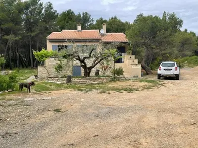 a car parked in front of a house at Gîte de L'Embuissonnade in Montfuron
