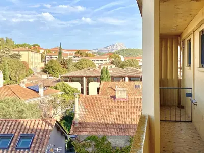 a view of a city from the balcony of a house at Charmant Appartement Proche Centre Balcon Belle Vue Cathédrale in Aix-en-Provence