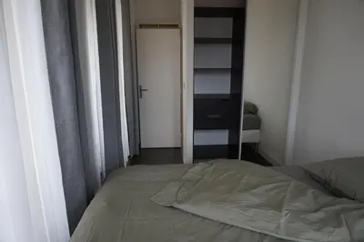 a small bedroom with a bed and a closet at Appartement Suite Privilège avec Parking in Salon-de-Provence