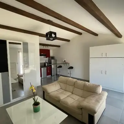 Studio charmant avec terrasse