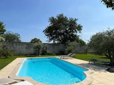 a swimming pool in the yard of a house at Villa charmante à Châteaurenard avec piscine privée in Châteaurenard