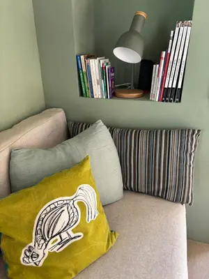 a living room with a couch with a yellow pillow at Maison Plume en Provence in LʼIsle-sur-la-Sorgue