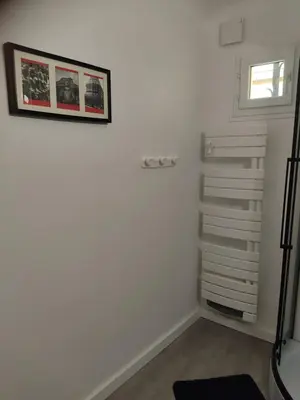 a room with white walls and a picture on the wall at Villa dans la forêt provençale in Jouques