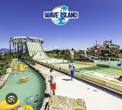 a water park with people playing in the water at Maison Neuf en Provence in Monteux