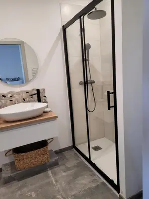 a bathroom with a shower with a sink and a mirror at Gîte au pied du mont ventoux in Bédoin