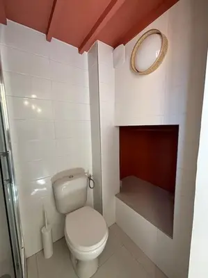 a small bathroom with a toilet and a mirror at Studio Cosy au cœur d’Aix et & Cours Mirabeau in Aix-en-Provence
